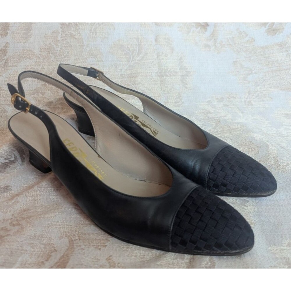 Salvatore Ferragamo Navy Patent Leather Sling Back Size: 8 AAA - Picture 1 of 6